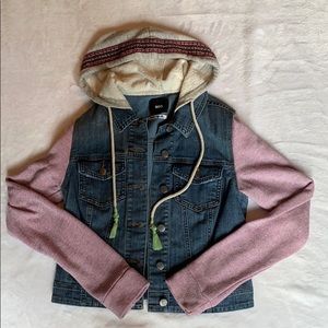 Hooded denim jacket with sweatshirt sleeves🤩